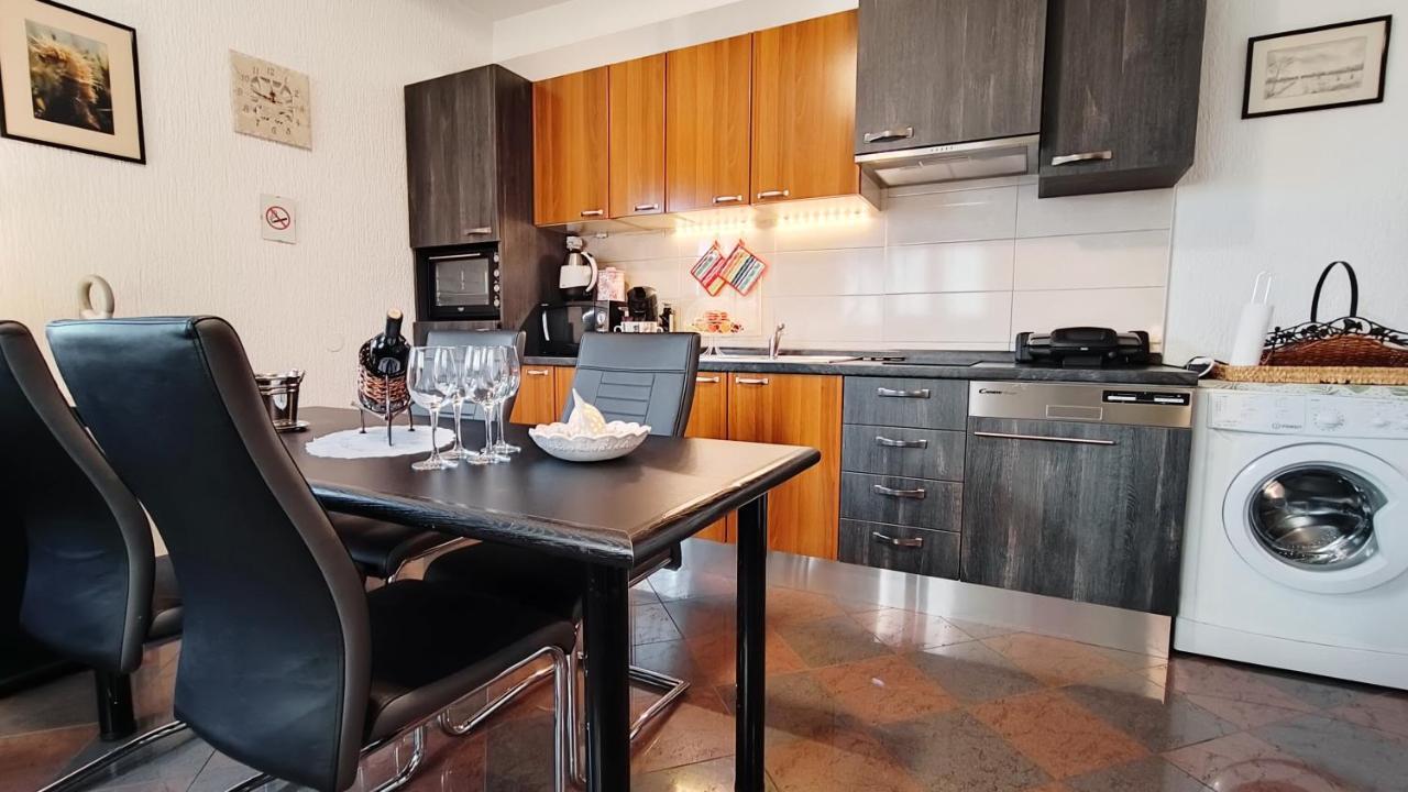 Apartman Ladybird พูลา ภายนอก รูปภาพ